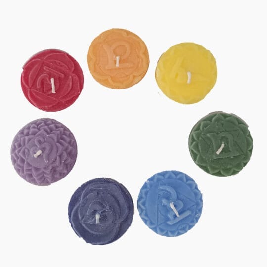 chakra kaarsjes, geur, kleur en vorm van de 7 chakra's