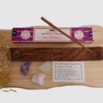 wierookset inclusief gouden driehoek, ruwe stenen, rozekwarts, bergkristal en amethist.