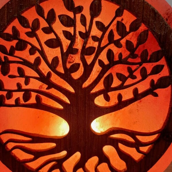 zoutlamp-levensboom-voorzijde, zoutsteenlamp , zoutsteen en hout