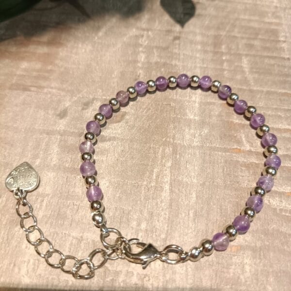 Amethist armband ibiza, mooie kleine kraaltjes , zilverkraaltjes